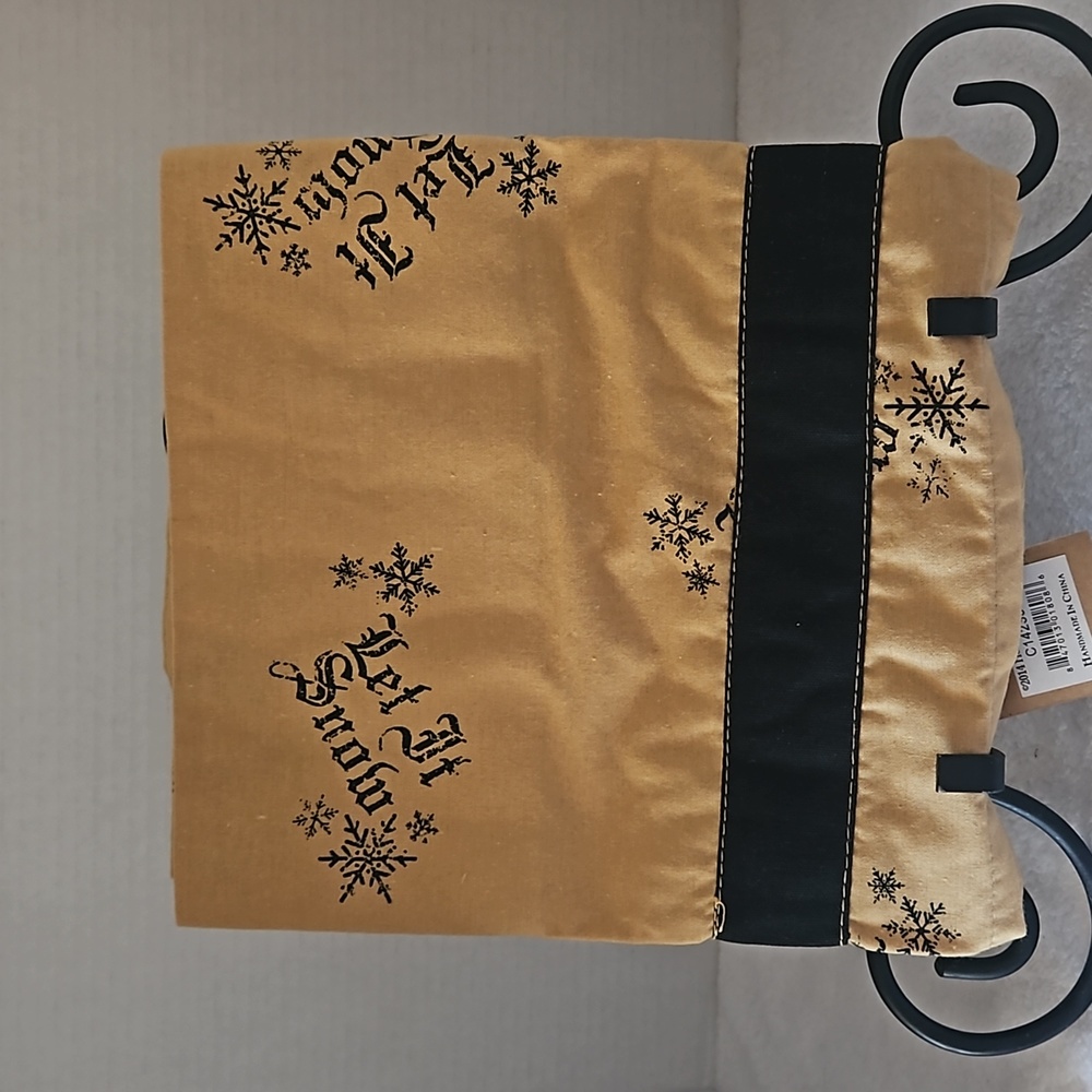 NWT Honey and Me Valance Pocket Rod "Let it Snow" Snowflakes Set Of 2